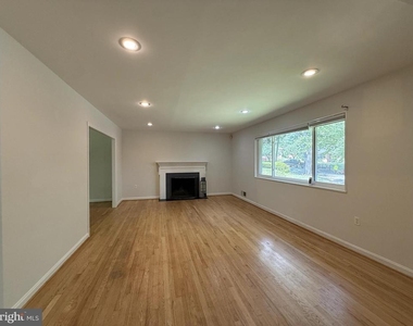 9209 E Parkhill Drive - Photo Thumbnail 7