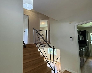 9209 E Parkhill Drive - Photo Thumbnail 6