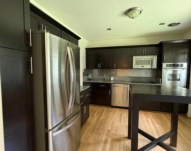 9209 E Parkhill Drive - Photo Thumbnail 2