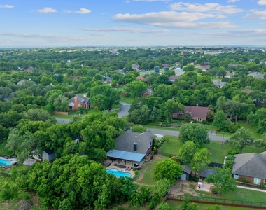 222 Primrose Dr - Photo Thumbnail 4