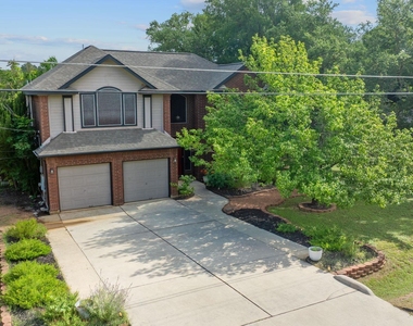 222 Primrose Dr - Photo Thumbnail 2