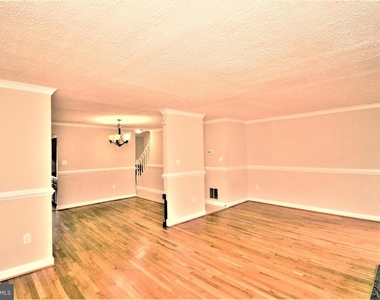 118 Middle Point Court - Photo Thumbnail 1