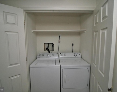 118 Middle Point Court - Photo Thumbnail 20
