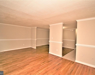 118 Middle Point Court - Photo Thumbnail 2