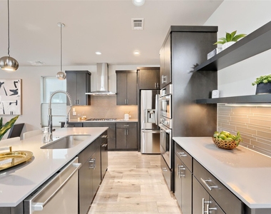 2301 Bluebonnet Ln - Photo Thumbnail 14