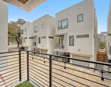 2301 Bluebonnet Ln - Photo Thumbnail 16