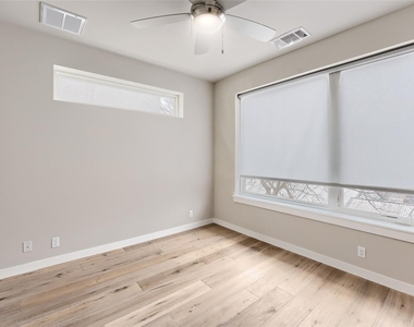 2301 Bluebonnet Ln - Photo Thumbnail 23