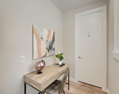 2301 Bluebonnet Ln - Photo Thumbnail 4
