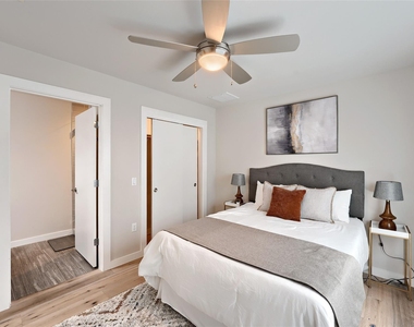 2301 Bluebonnet Ln - Photo Thumbnail 19