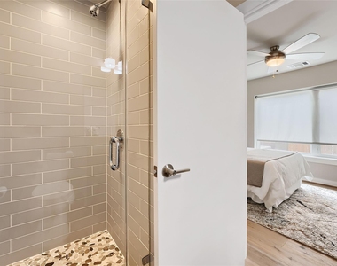 2301 Bluebonnet Ln - Photo Thumbnail 6