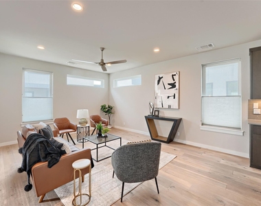 2301 Bluebonnet Ln - Photo Thumbnail 9