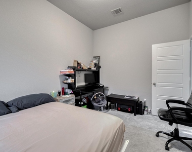 2424 Orchard Way - Photo Thumbnail 20