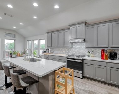 2424 Orchard Way - Photo Thumbnail 8