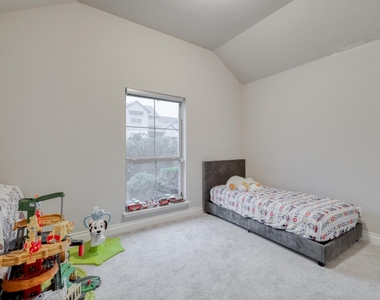 2424 Orchard Way - Photo Thumbnail 17