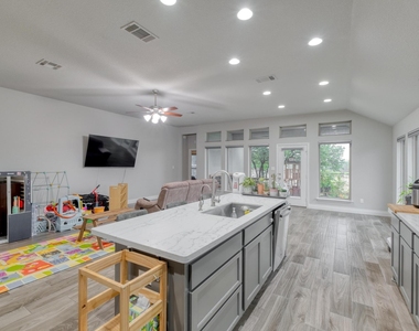 2424 Orchard Way - Photo Thumbnail 9