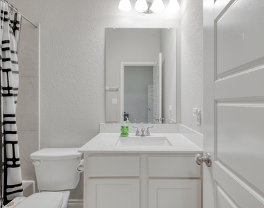 2424 Orchard Way - Photo Thumbnail 23