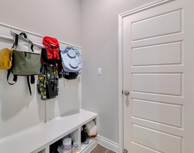 2424 Orchard Way - Photo Thumbnail 24