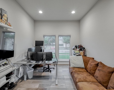 2424 Orchard Way - Photo Thumbnail 10