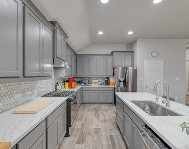 2424 Orchard Way - Photo Thumbnail 6