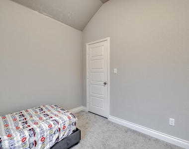2424 Orchard Way - Photo Thumbnail 18