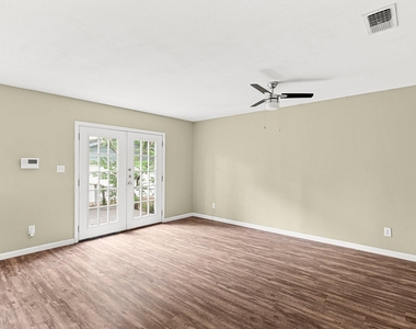 1422 Yorkshire Dr - Photo Thumbnail 6