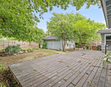 1422 Yorkshire Dr - Photo Thumbnail 24