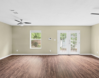 1422 Yorkshire Dr - Photo Thumbnail 5