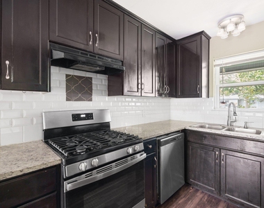 1422 Yorkshire Dr - Photo Thumbnail 9