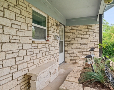 1422 Yorkshire Dr - Photo Thumbnail 4