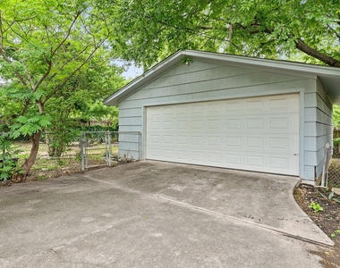 1422 Yorkshire Dr - Photo Thumbnail 28