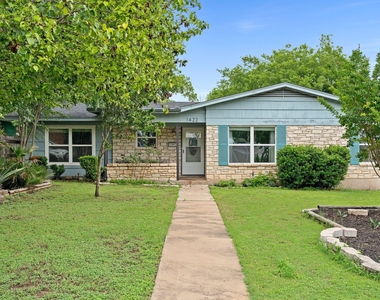 1422 Yorkshire Dr - Photo Thumbnail 1