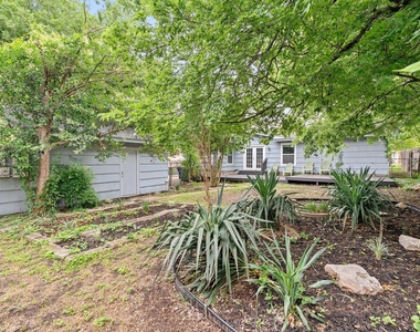 1422 Yorkshire Dr - Photo Thumbnail 27