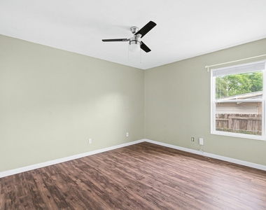 1422 Yorkshire Dr - Photo Thumbnail 19