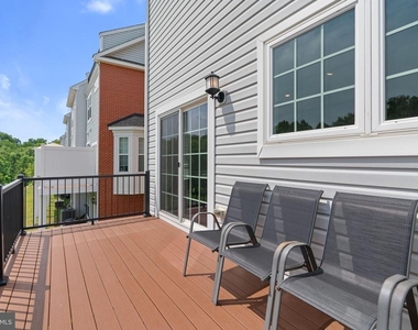 8017 Potter Place - Photo Thumbnail 9