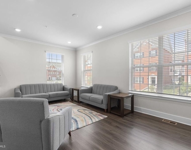 8017 Potter Place - Photo Thumbnail 17