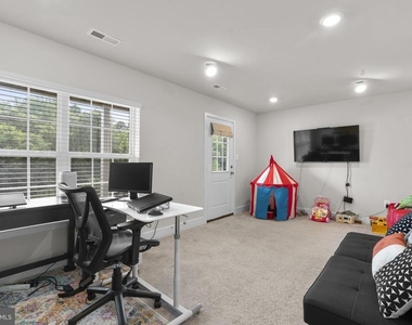 8017 Potter Place - Photo Thumbnail 36
