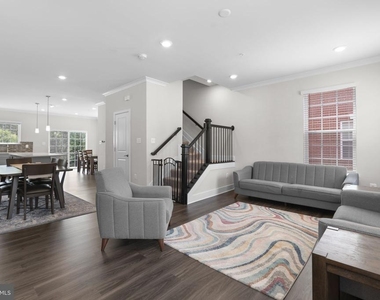 8017 Potter Place - Photo Thumbnail 18