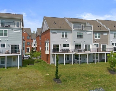 8017 Potter Place - Photo Thumbnail 38