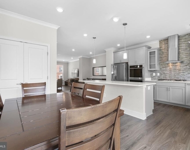 8017 Potter Place - Photo Thumbnail 7