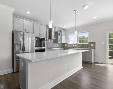 8017 Potter Place - Photo Thumbnail 2