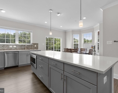 8017 Potter Place - Photo Thumbnail 5