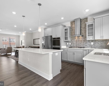 8017 Potter Place - Photo Thumbnail 3