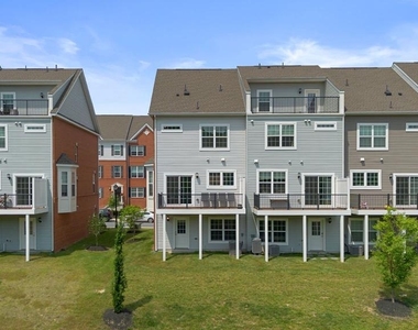 8017 Potter Place - Photo Thumbnail 37
