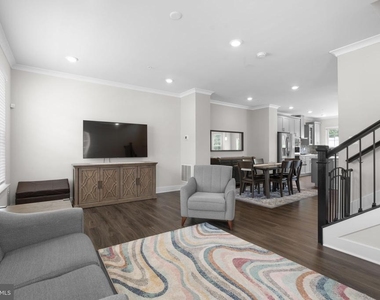 8017 Potter Place - Photo Thumbnail 15
