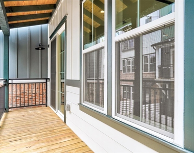 3809 Valley View Rd - Photo Thumbnail 8