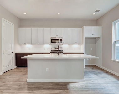 3809 Valley View Rd - Photo Thumbnail 12