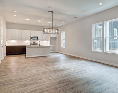 3809 Valley View Rd - Photo Thumbnail 10