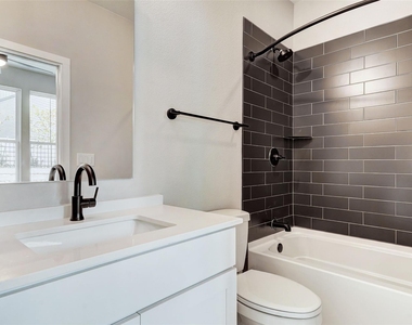 3809 Valley View Rd - Photo Thumbnail 6