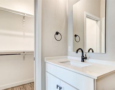 3809 Valley View Rd - Photo Thumbnail 7
