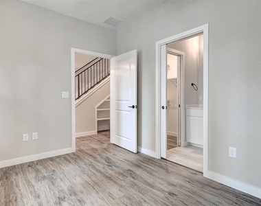 3809 Valley View Rd - Photo Thumbnail 4